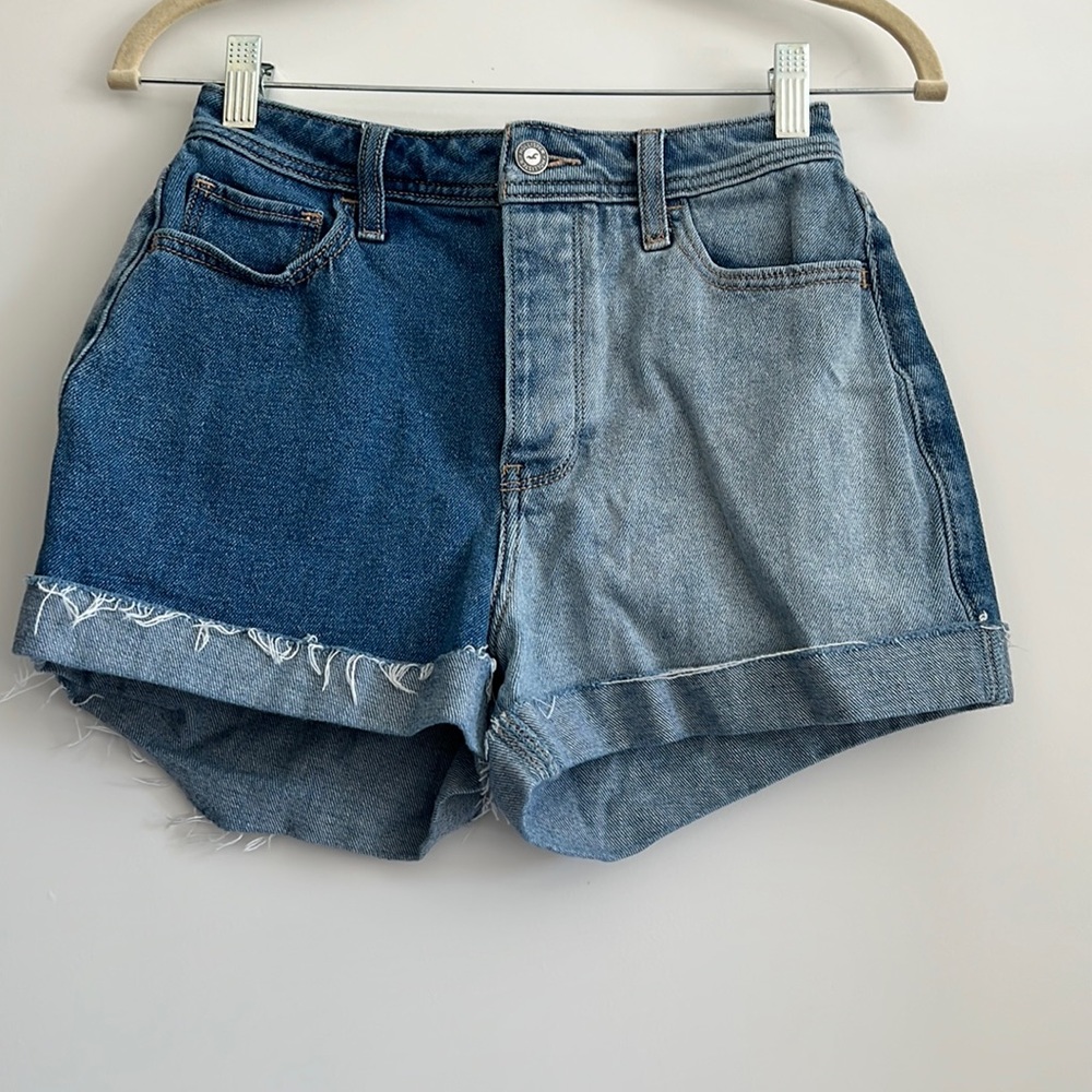 Hollister Ultra High-Rise Mom Shorts
